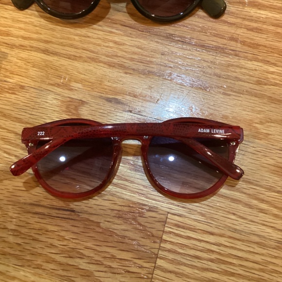 Bag with Sunglasses - Picture 3 of 5